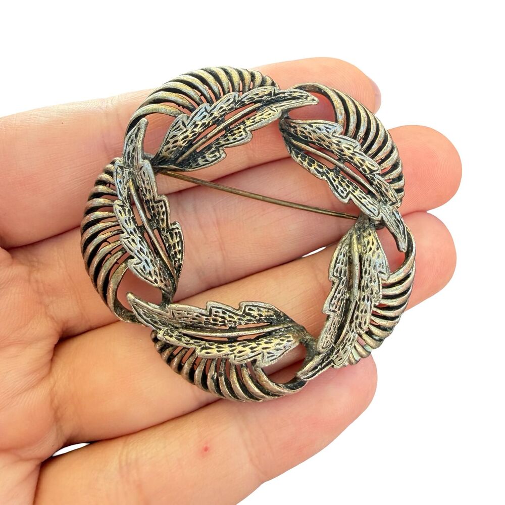 Vintage Star Leaf Wreath Brooch Silver Tone Round Pin